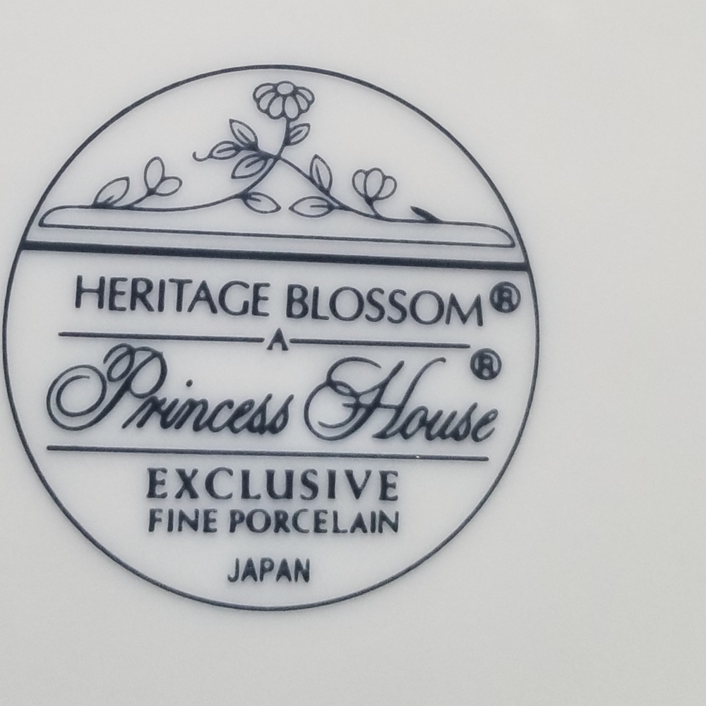 Heritage Blossom Dinner Plate by Princess House - Picture 2 of 2